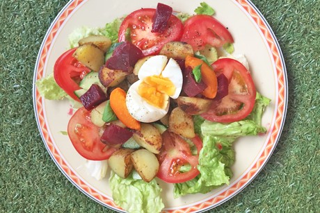 Bunter Sommersalat mit Erdäpfeln
