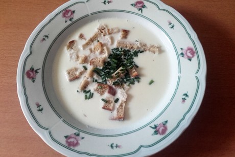Einfache Rahmsuppe nach Omas Art