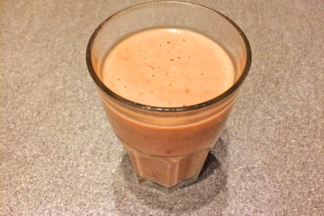 Banane-Erdbeer-Frappe mit Pfiff
