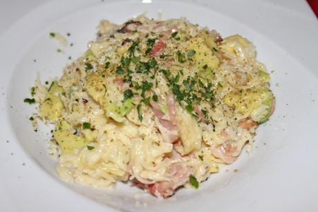 Pastasotto mit Rohschinken und Avocado
