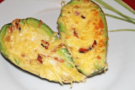 Gegrillte Avocado mit Carbonara