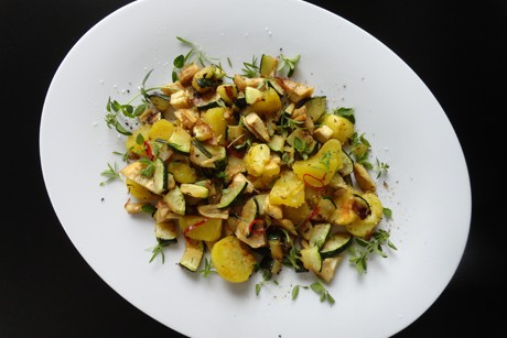 Zucchini-Erdäpfel-Gröstl mit Huhn