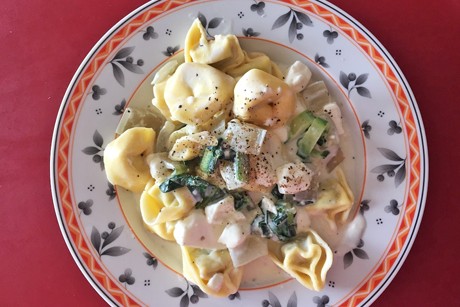 Tortellini in Mangoldsauce mit Feta