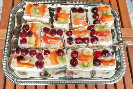 Obstschnitten mit Topfencreme