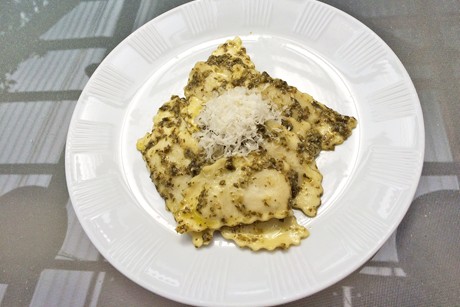 Teigtaschen mit Spinatpesto