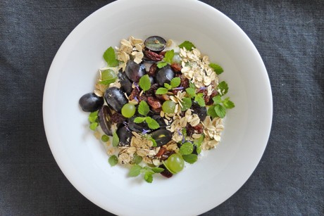 Weintraubenmüsli mit Rosinen