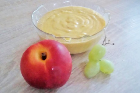 Nektarinen - Weintrauben - Creme