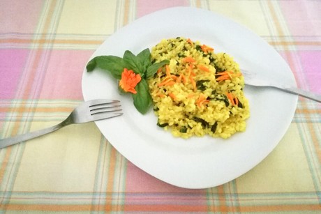 Basilikum-Risotto mit Kurkuma