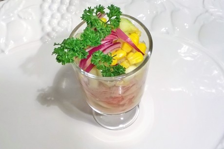 Mais-Gurkensalat mit Tomatencreme