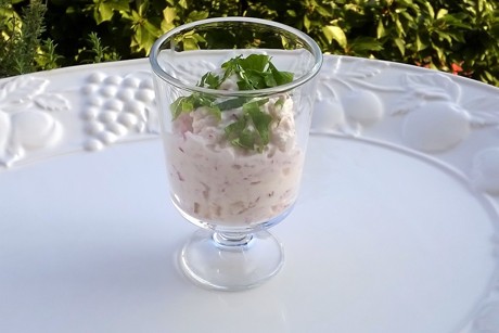 Radieschen-Frischkäse mit Radieschenblättern