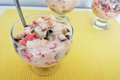 Gesunder Obstsalat mit Melone