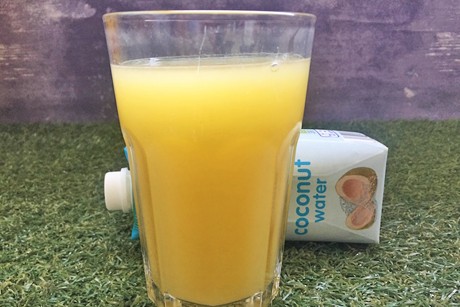 Coconut Wasser mit Orange