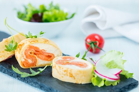 Palatschinken mit Lachs und Brunch Kren