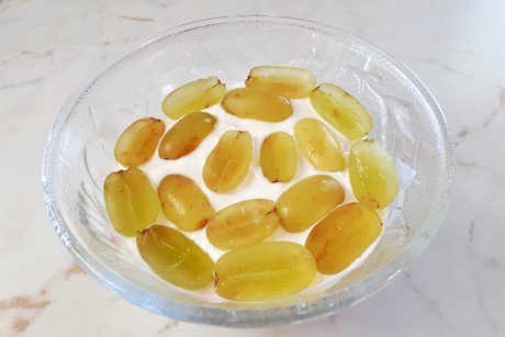 Topfencreme mit Weintrauben