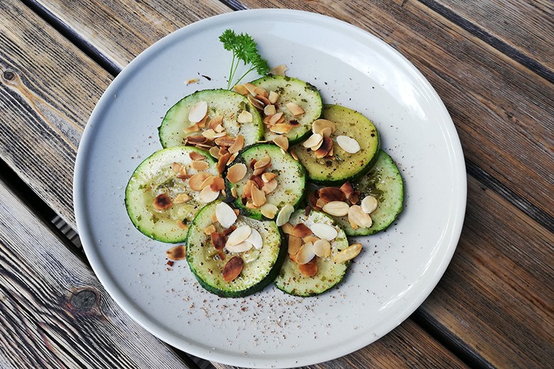 Zucchini mit Mandeln