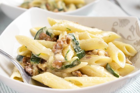 Penne mit Zucchini in Parmesansauce