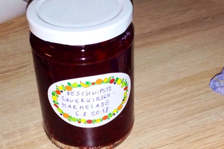 Beschwipste Sauerkirschmarmelade