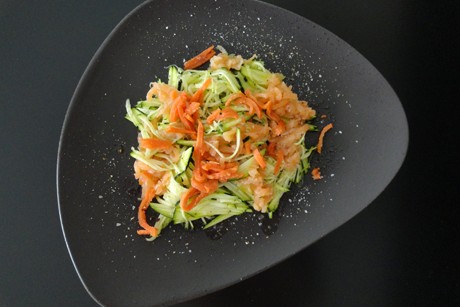 Zucchinisalat mit Räucherlachs