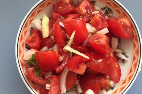 Klassischer Tomatensalat