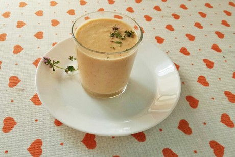Smoothie mit Liebstöckel-Honig