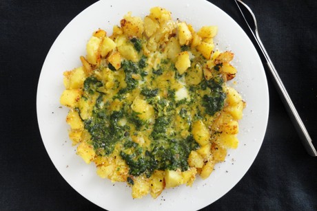 Brennnessel-Bärlauch-Omelette mit knusprigen Erdäpfeln