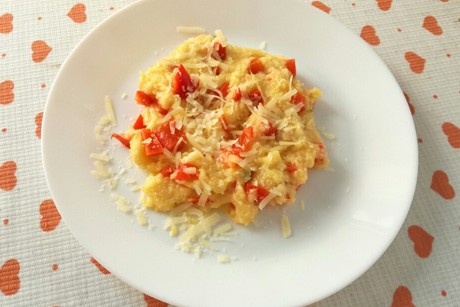 Polenta mit Paprika und Parmesan