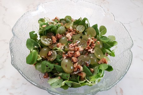 Vogerlsalat Traube-Nuss