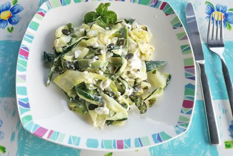 Zucchini mit griechischem Feta