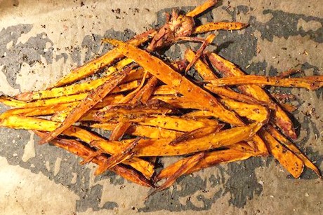Süßkartoffelpommes aus dem Ofen
