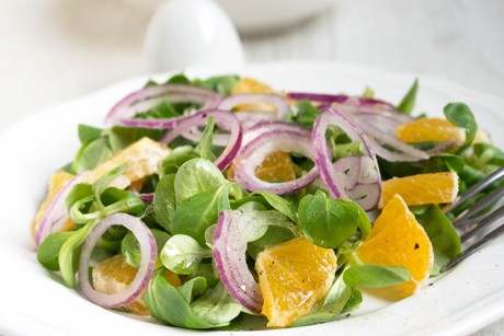Vogerlsalat mit Orangen-Dressing