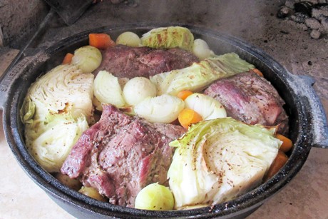 Schweinsbraten aus der kroatischen Peka