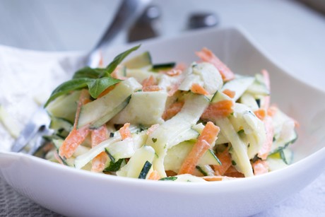 Zucchini-Karotten-Salat mit Senfdressing