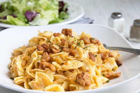 Krautfleckerl mit Grammeln