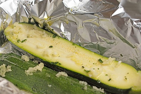 Gegrillte Kräuterzucchini