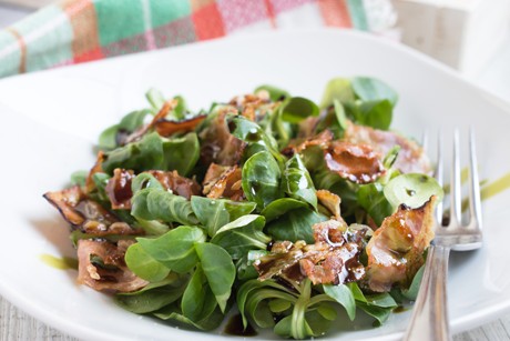 Vogerlsalat mit Speck