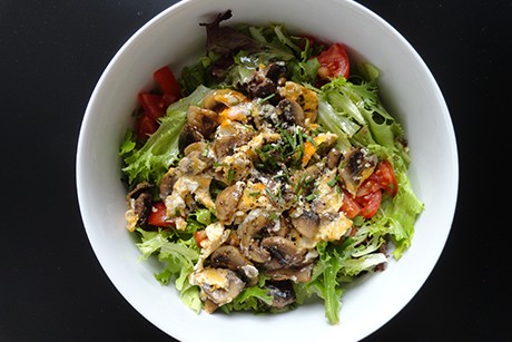 Gebratene Champignons mit Ei