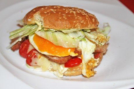 Brunch-Burger auf österreichisch