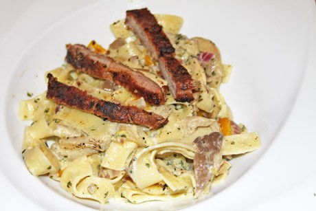 Lammstreifen auf Tagliatelle mit Austernseitlingen und Brunch