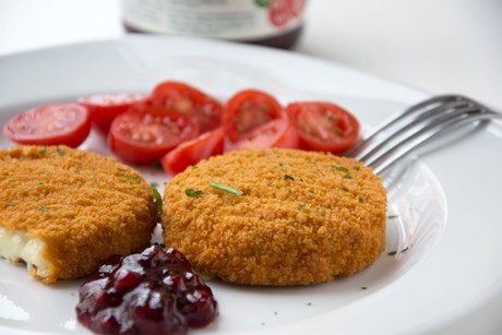 Camembert in Kräuterpanade