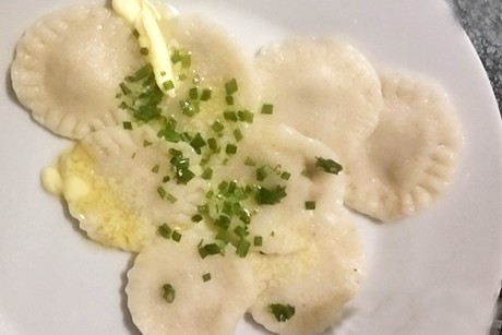 Weizenmehl Ravioli mit Brunch und Pilze
