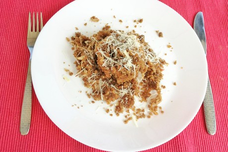 Topfenknödel ohne Ei mit Salami-Käse-Füllung