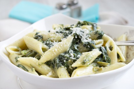 Penne in Spinat-Feta-Sauce