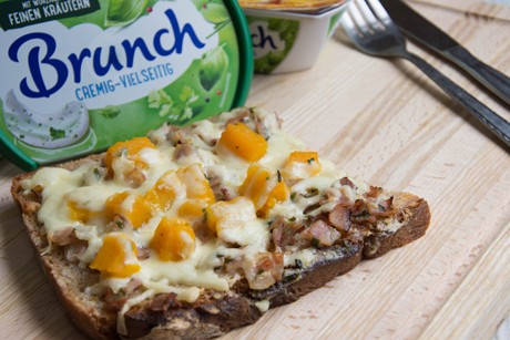 Überbackenes Schwarzbrot mit Kürbis