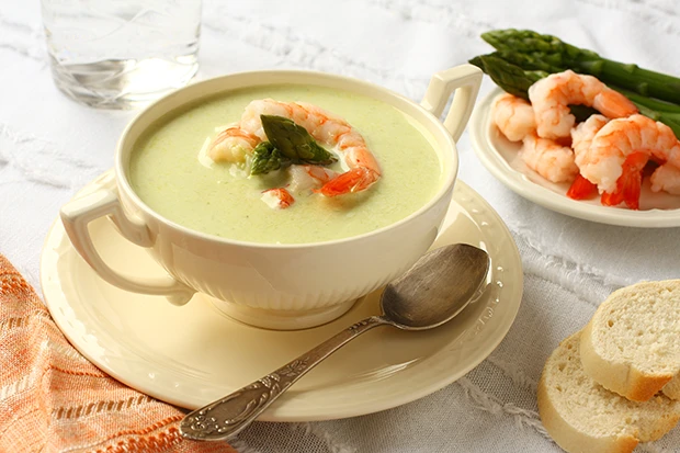 Spargel - B&auml;rlauchsuppe mit Shrimps