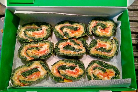 Lachs-Spinat-Rolle mit Brunch