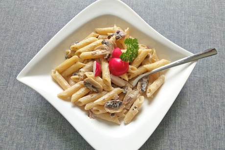 Pasta in Weißweinoberssauce mit Pilzen