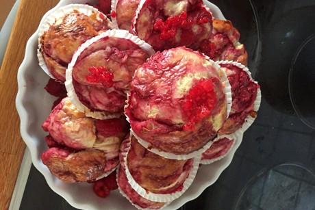 Buttermilchmuffins mit Himbeeren
