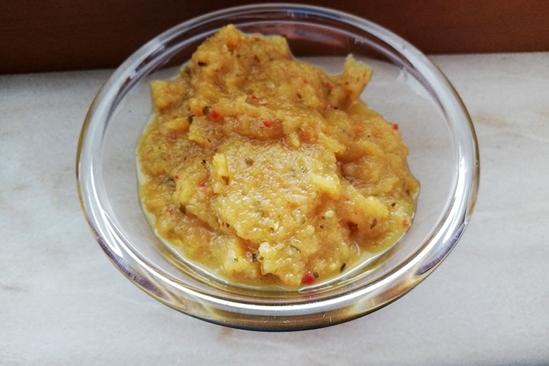 Zucchini-Chutney mit Chili