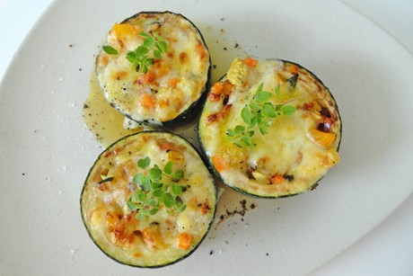 Gefüllte Zucchini