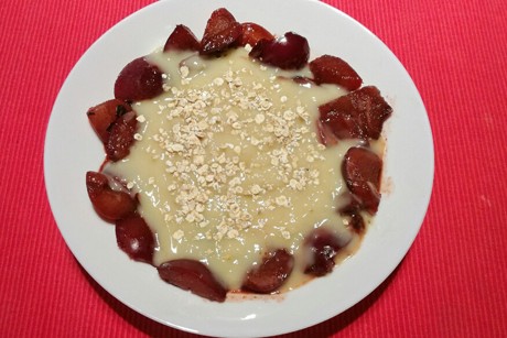 Pudding mit Hafermilch und Zwetschken